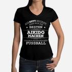 Aikido vs. Fußball Humor T-T-Shirt mit V-Ausschnitt mit V-Ausschnitt, Lustiges Spruch-T-Shirt mit V-Ausschnitt für Kampfsportler