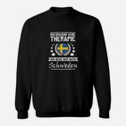 Ich brauche keine Therapie, nur Schweden Sweatshirt – Reise Sprüche Sweatshirt
