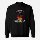 Lustiges Soldaten Sweatshirt für Frauen, Achtung von Soldaten Beschützt