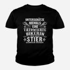 Tätowierte Bikerin Stier Geburt Kinder Tshirt, Schwarzes Frau Tee