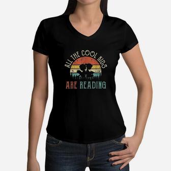 All The Cool Kids Are Reading Book Vintage Reto Sunset Women V-Neck T-Shirt | Crazezy