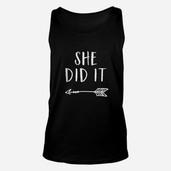 Funny Sibling Sarcastic Friend She Did It Unisex Tank Top | Crazezy DE