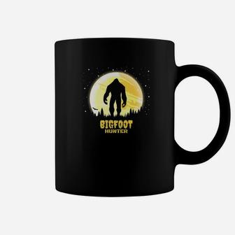 Funny Bigfoot Hunter Sasquatch Gift Illustration Coffee Mug - Thegiftio UK