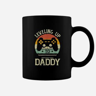 Funny Gamer New Dad Leveling Up To Daddy Fathers Day Coffee Mug | Crazezy DE