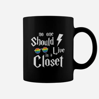 No One Should Live In A Closet Coffee Mug | Crazezy DE