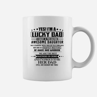 Yes Im A Lucky Dad I Have A Freaking Awesome Daughter Coffee Mug | Crazezy DE