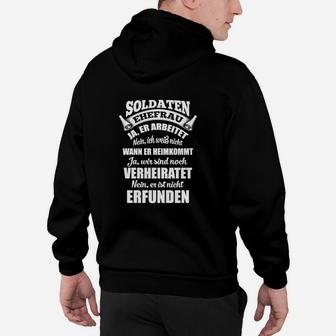 Soldatenfrau Stolz und Treue Schwarzes Hoodie, Militär Ehepartner Mode - Seseable