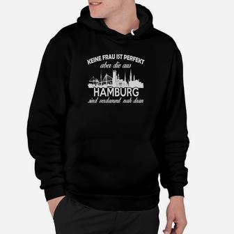 Hamburg Skyline Hoodie: Keine Frau aus Hamburg ist perfekt, nah dran – Schwarz - Seseable