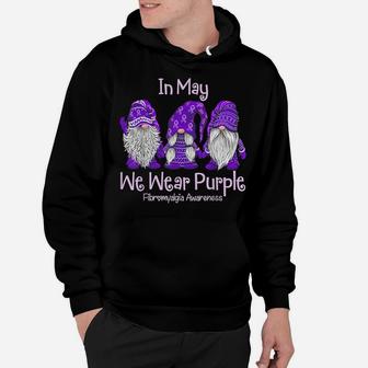 In May We Wear Purple For Fibromyalgia Awareness Gnome Hoodie | Crazezy DE