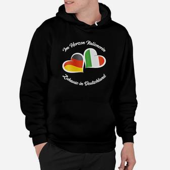 Italiener im Herzen Hoodie, Schwarz mit Italien-Farben Herzen - Seseable