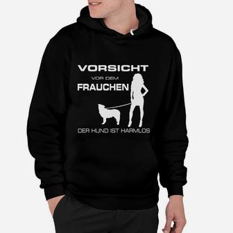 Vorsicht vor dem Frauchen Hoodie, Schwarzes Hoodie mit Hund Spruch - Seseable