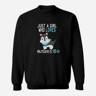 Cute Just A Girl Who Loves Huskies Sweatshirt | Crazezy DE