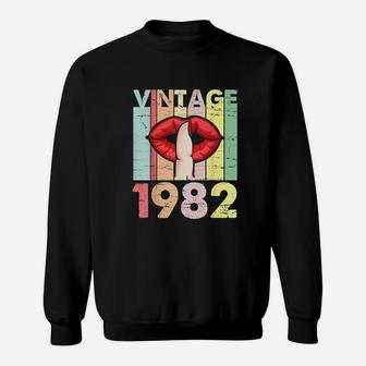 Lips And Finger Vintage 1982 Birthday 39 Years Old Sweatshirt | Crazezy DE