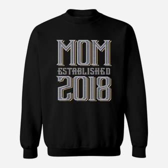 New Mom To Be Expecting Mommy 2018 Sweatshirt | Crazezy