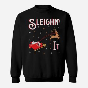 Sleighin It Funny Christmas Pun Sleighing Santa Sleigh Xmas Sweatshirt Sweatshirt | Crazezy DE