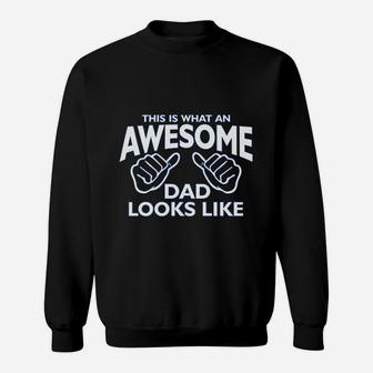 This Is What An Awesome Dad Looks Like Fathers Day Sweatshirt | Crazezy AU