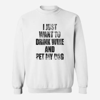 I Just Want To Drink Wine And Pet My Dog Sweatshirt | Crazezy DE