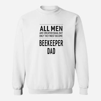 Mens Mens Beekeeper Dad Funny Sayings Men Gift Sweatshirt - Thegiftio UK