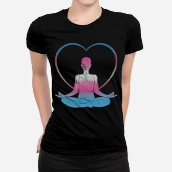 Distressed Transgender Spirituelle Trans Stolz Yoga Herz Women T-shirt - Monsterry