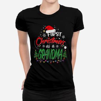First Christmas As A Grandma New Grandmother 1St Christmas Women T-shirt | Crazezy