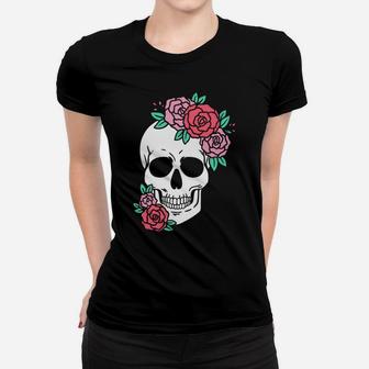 I Like Murder Shows Comfy Clothes And Maybe 3 People Women T-shirt | Crazezy