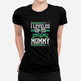 Leveled Up To Mommy Gamer Mom Women T-shirt | Crazezy UK