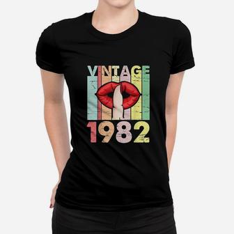 Lips And Finger Vintage 1982 Birthday 39 Years Old Women T-shirt | Crazezy AU