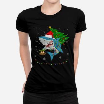 Shark Santa Tree Hat In Snow Merry Christmas Decoration Women T-shirt | Crazezy DE