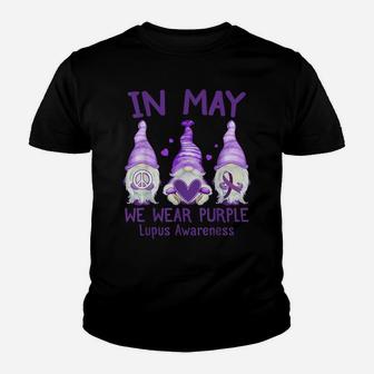 Dy In May We Wear Purple Lupus Awareness Month Cute Gnome Youth T-shirt | Crazezy DE