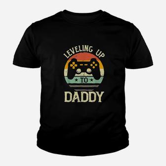Funny Gamer New Dad Leveling Up To Daddy Fathers Day Youth T-shirt | Crazezy DE