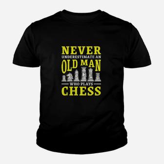 Never Underestimate An Old Man Who Plays Chess Youth T-shirt - Monsterry UK
