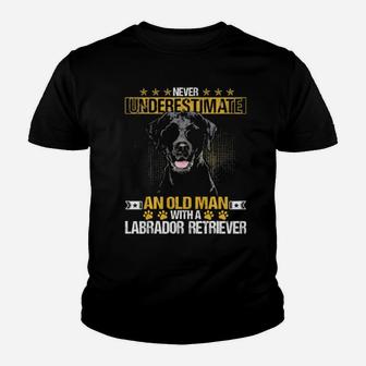 Never Underestimate An Old Man With Tee A Labrador Retriev Youth T-shirt - Monsterry DE