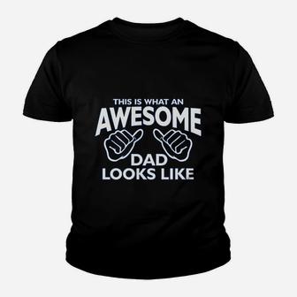 This Is What An Awesome Dad Looks Like Fathers Day Youth T-shirt | Crazezy UK