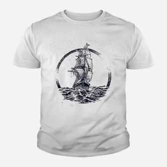 Ship Sailing The Ocean Seas Youth T-shirt | Crazezy DE