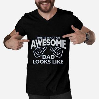 This Is What An Awesome Dad Looks Like Fathers Day Men V-Neck Tshirt | Crazezy CA