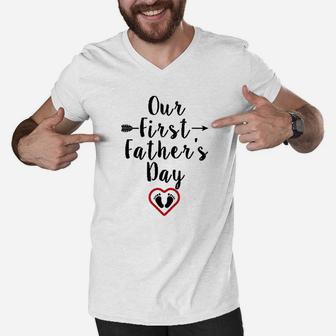 Our First Fathers Day Outfits For Dad And Baby Men V-Neck Tshirt | Crazezy