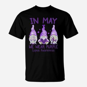 Dy In May We Wear Purple Lupus Awareness Month Cute Gnome T-Shirt | Crazezy DE
