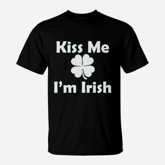 Kiss Me Im Irish Four Leaf Beer St Patricks Day T-Shirt | Crazezy UK