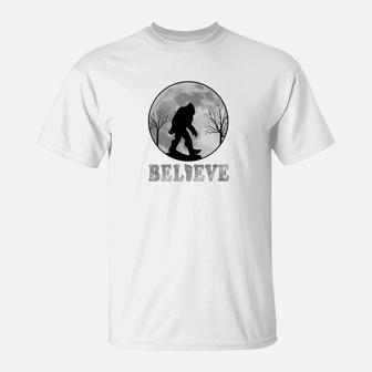 Bigfoot Full Moon Sasquatch Believe Bigfoot T-Shirt - Thegiftio UK