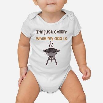 Im Just Chillin While My Dad Grilling Bbq Grill Master Baby Onesie | Crazezy
