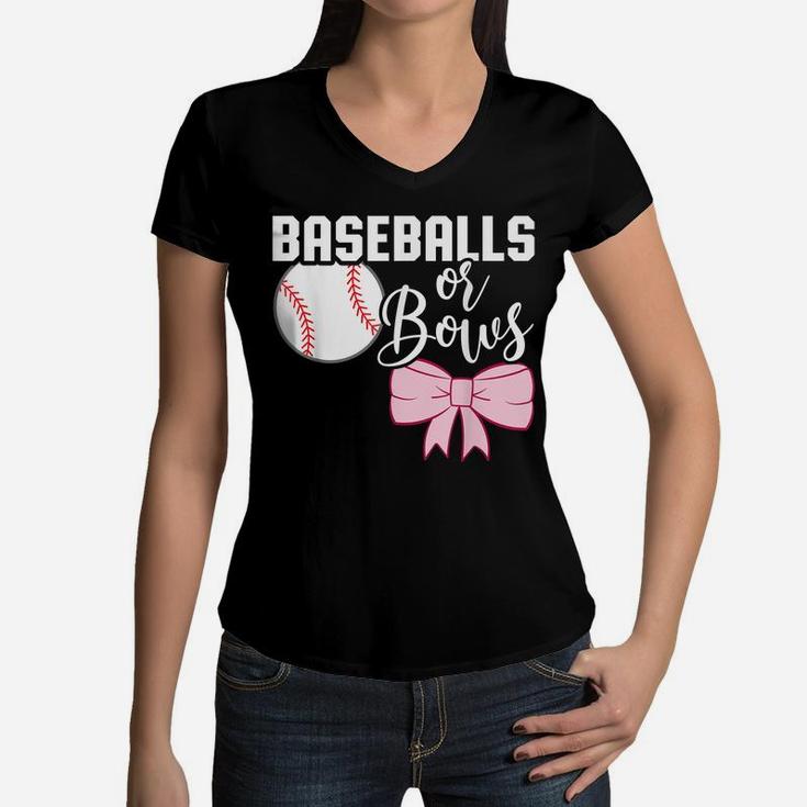 Cute Baseballs Or Bows Gender Reveal - Team Boy Or Team Girl Women V-Neck T-Shirt