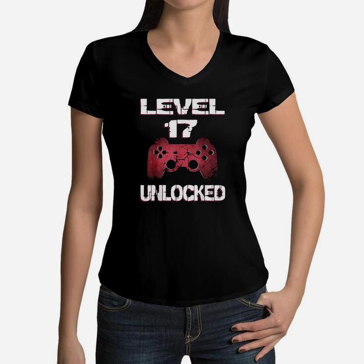 Level 17 Unlocked Boys 17Th Birthday 17 Year Old Gamer Women V-Neck T-Shirt