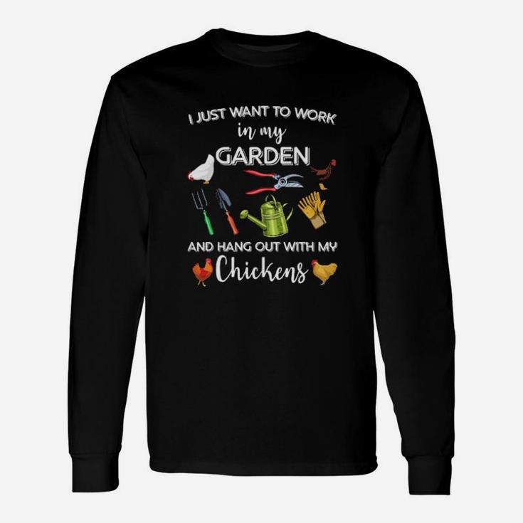 I Just Want To Work In My Garden And Hang Out With My Chickens Cavas Long Sleeve T-Shirt