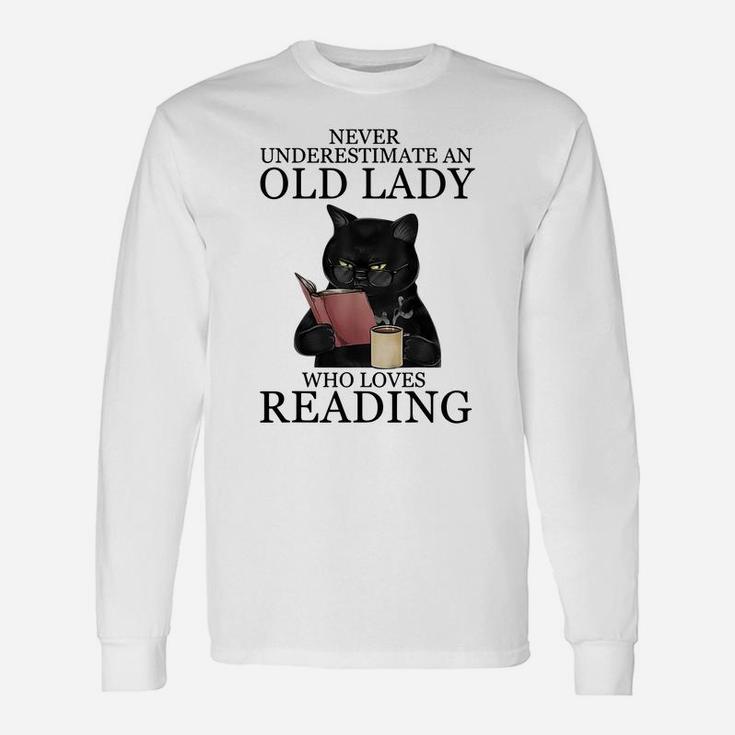Never Underestimate An Old Lady Who Loves Reading Cat Sweatshirt Unisex Long Sleeve