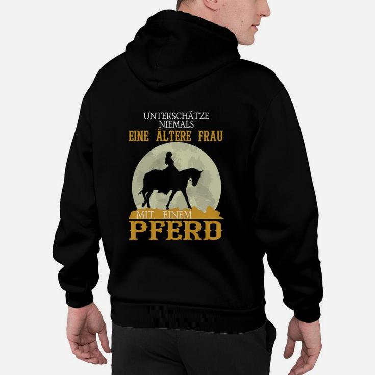 Ältere Frau mit Pferd Hoodie, Motiv für Reiterinnen