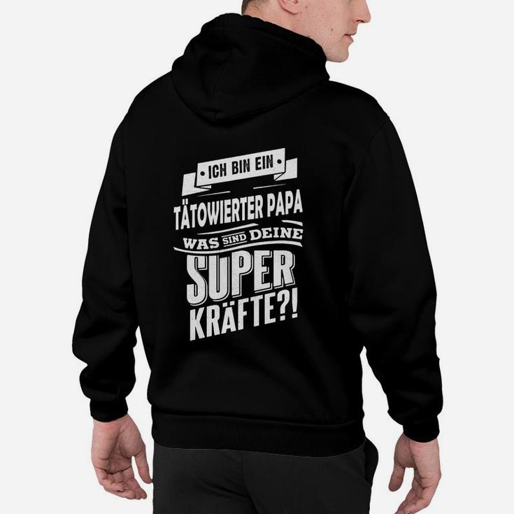 Tätowierter Papa Superkräfte - Lustiges Schwarzes Hoodie für Väter