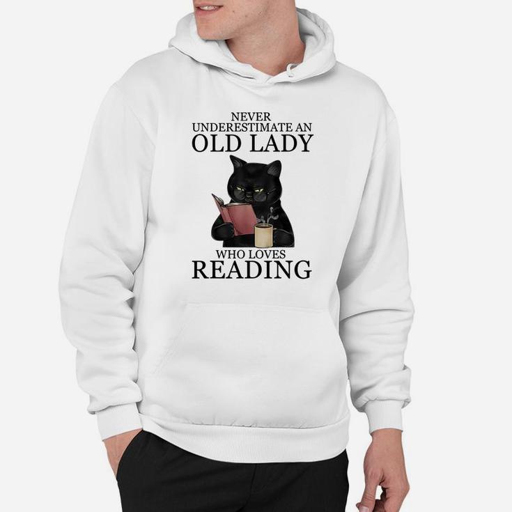 Never Underestimate An Old Lady Who Loves Reading Cat Sweatshirt Hoodie