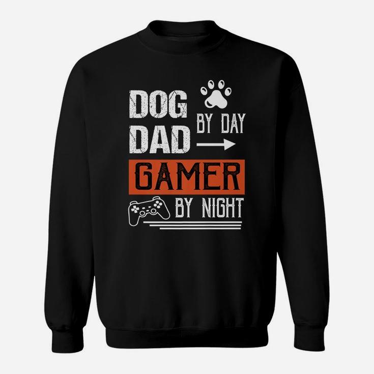 Men's Dog Dad By Day Gamer By Night - Fathers Day Gamer Dad Sweatshirt