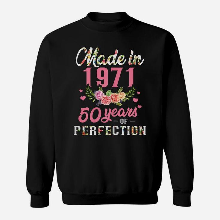 Womens 50Th Birthday Gift Made In 1971, 50 Years Of Perfection Sweatshirt