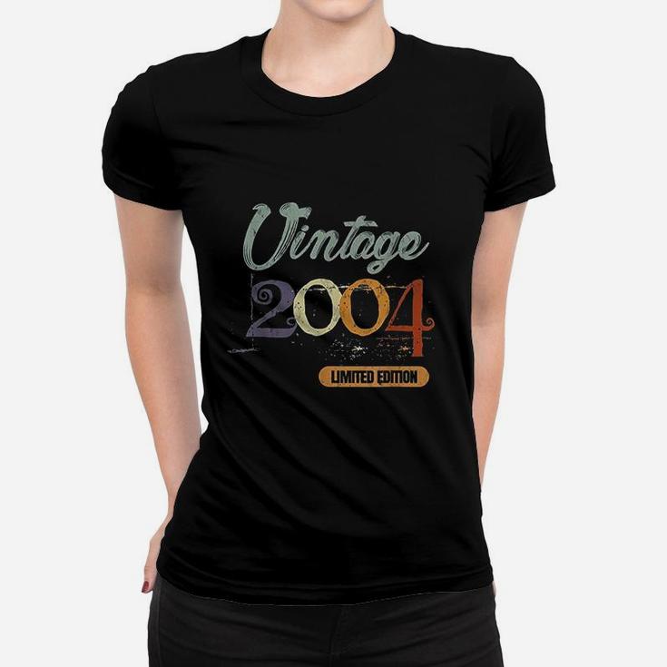 17Th Birthday Gifts For Boys Girls Son Daughter Vintage 2004 Women T-shirt